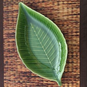 Home Trends - Tahitian Leaf Dish, Excellent Like-new Condition